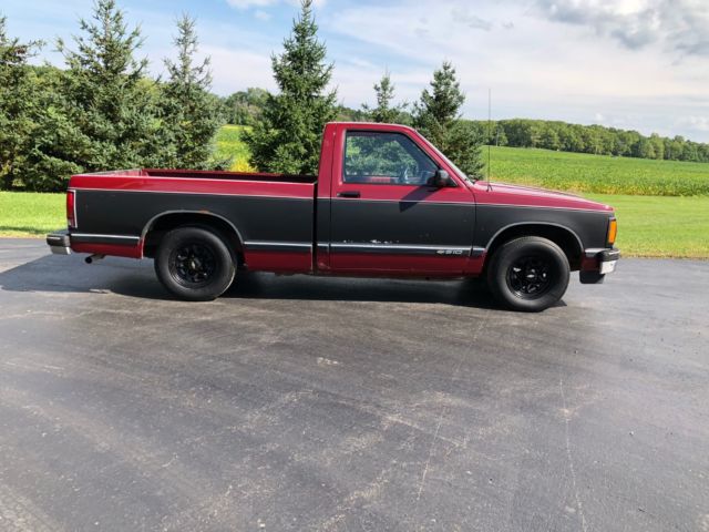 1992 Red/Black Chevrolet S-10 Standard Cab Pickup
