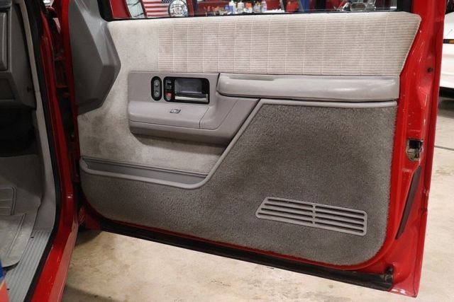 1992 Red Chevrolet Suburban SUV