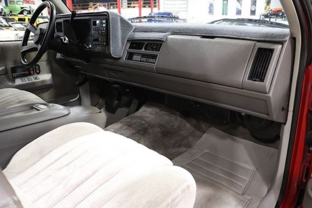 1992 Red Chevrolet Suburban SUV