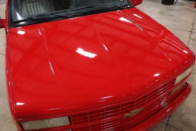 1992 Red Chevrolet Suburban SUV