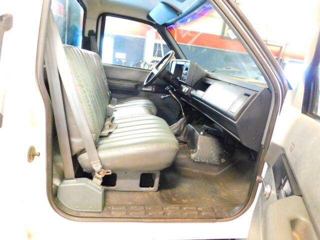 1992 White Chevrolet Other Standard Cab Pickup