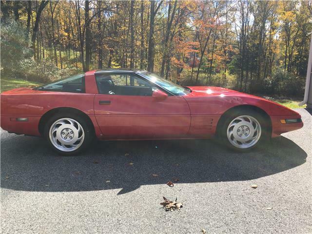 1992 Red Chevrolet Corvette --