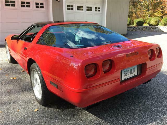 1992 Red Chevrolet Corvette --