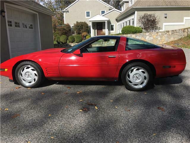 1992 Red Chevrolet Corvette --