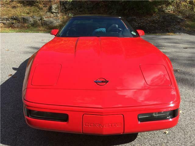 1992 Red Chevrolet Corvette --