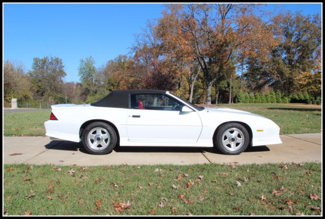 1992 White Chevrolet Camaro Convertible