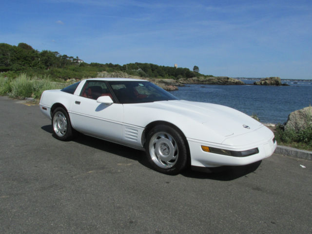 1992 White Chevrolet Corvette Coupe