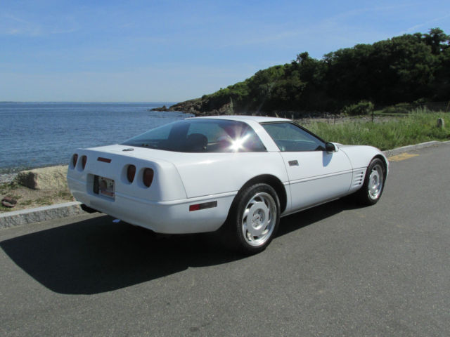 1992 White Chevrolet Corvette Coupe