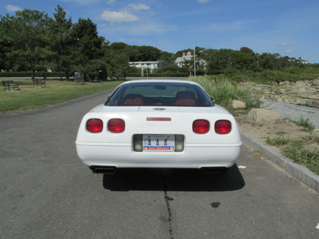 1992 White Chevrolet Corvette Coupe