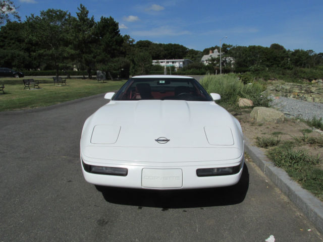 1992 White Chevrolet Corvette Coupe