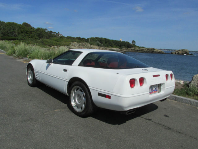1992 White Chevrolet Corvette Coupe