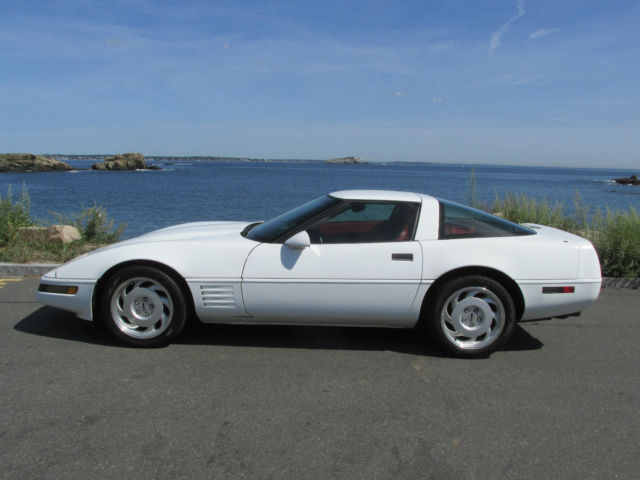 1992 White Chevrolet Corvette Coupe