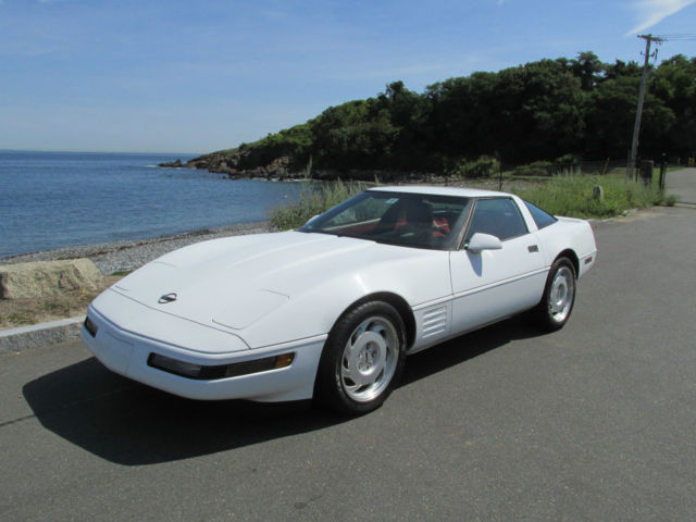 1992 White Chevrolet Corvette Coupe