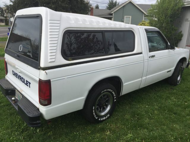 1992 White Chevrolet S-10 Standard Cab Pickup