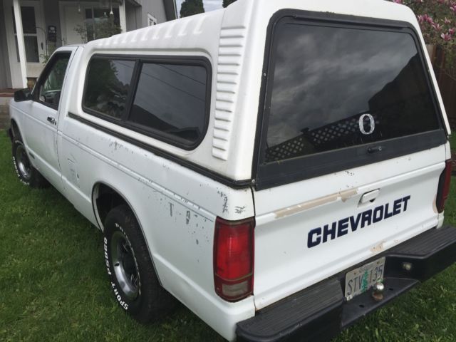 1992 White Chevrolet S-10 Standard Cab Pickup