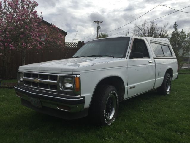 1992 White Chevrolet S-10 Standard Cab Pickup
