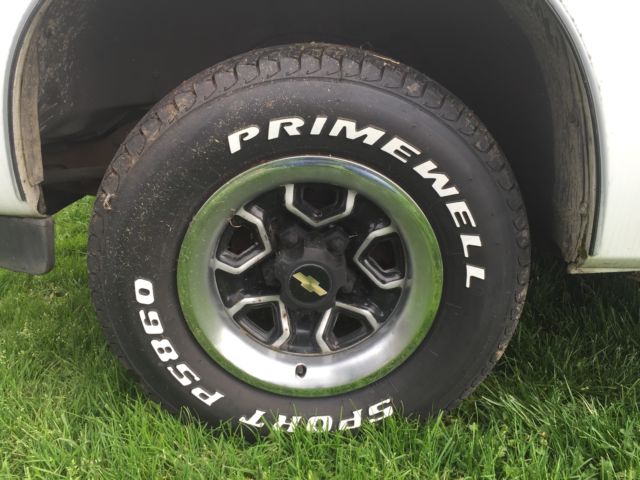 1992 White Chevrolet S-10 Standard Cab Pickup