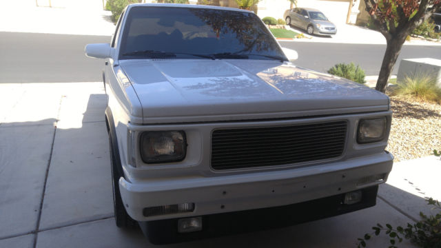 1992 White Chevrolet S-10 Extended Cab Pickup