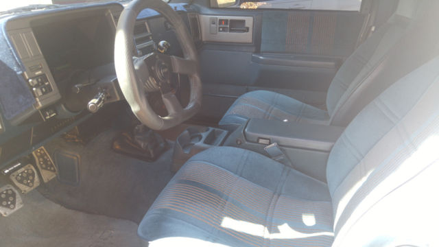1992 White Chevrolet S-10 Extended Cab Pickup