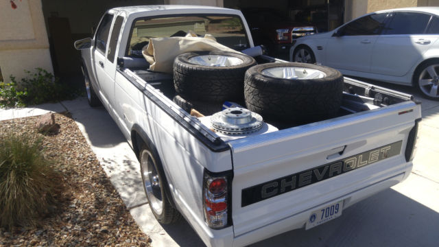 1992 White Chevrolet S-10 Extended Cab Pickup