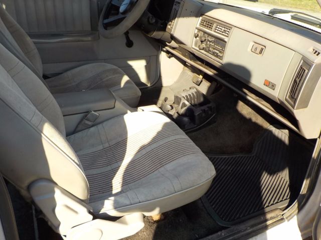 1992 White Chevrolet S-10 extended cab