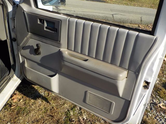 1992 White Chevrolet S-10 extended cab