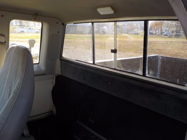 1992 White Chevrolet S-10 extended cab
