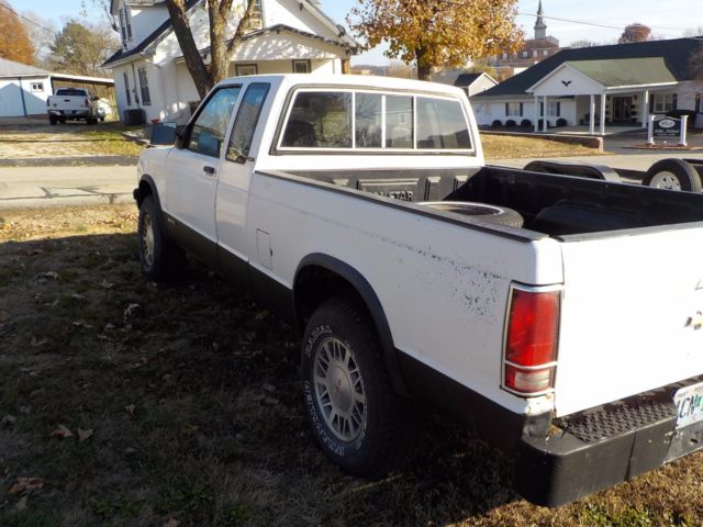 1992 White Chevrolet S-10 extended cab