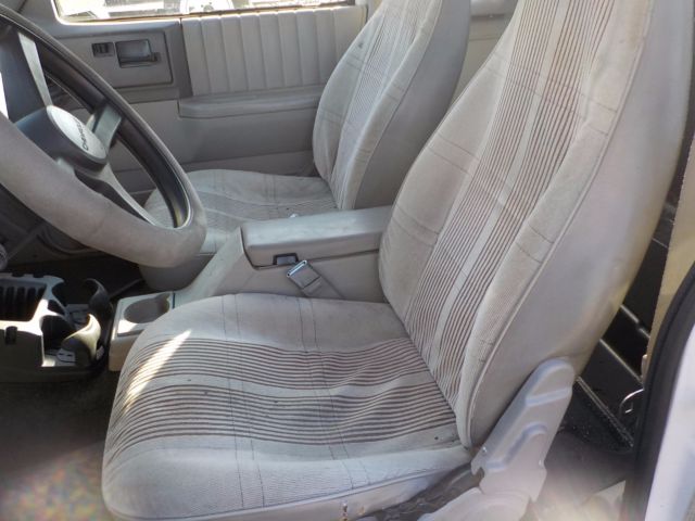 1992 White Chevrolet S-10 extended cab