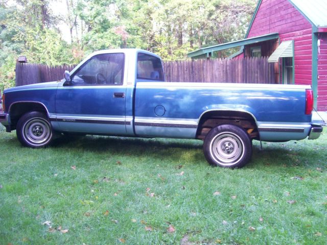 1992 Blue Chevrolet Silverado 1500 Standard Cab Pickup