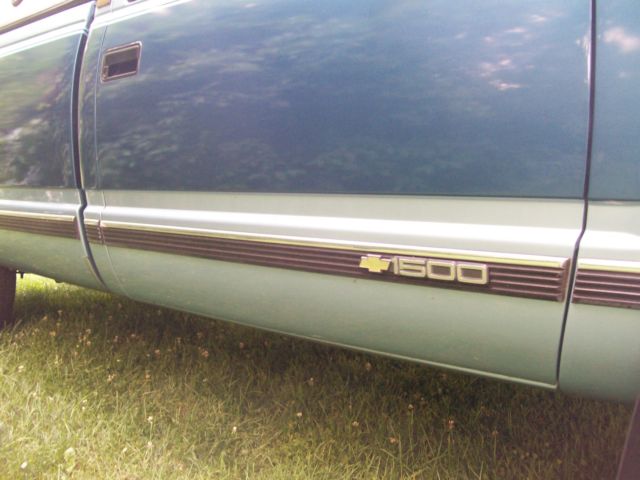 1992 Blue Chevrolet Silverado 1500 Standard Cab Pickup