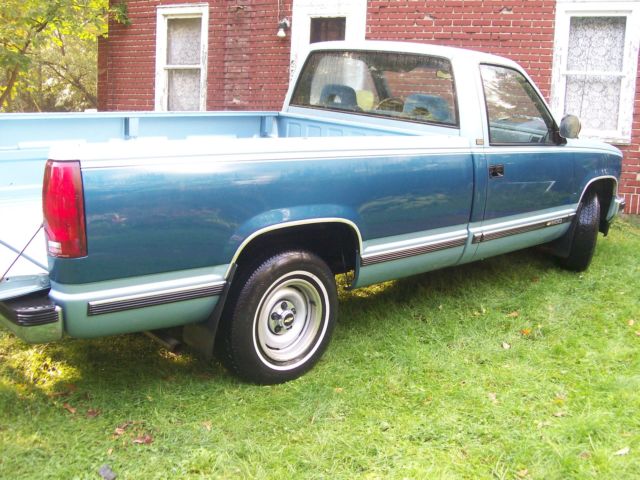 1992 Blue Chevrolet Silverado 1500 Standard Cab Pickup