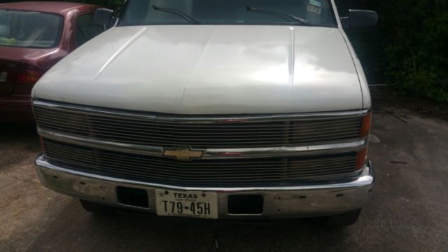  White Chevrolet C/K Pickup 3500 Cab & Chassis