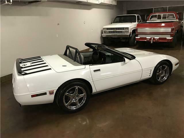 1992 White Chevrolet Corvette convertible