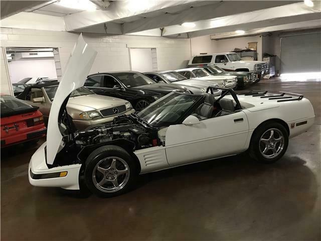 1992 White Chevrolet Corvette convertible