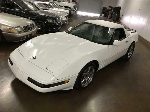 1992 White Chevrolet Corvette convertible