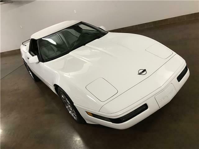 1992 White Chevrolet Corvette convertible