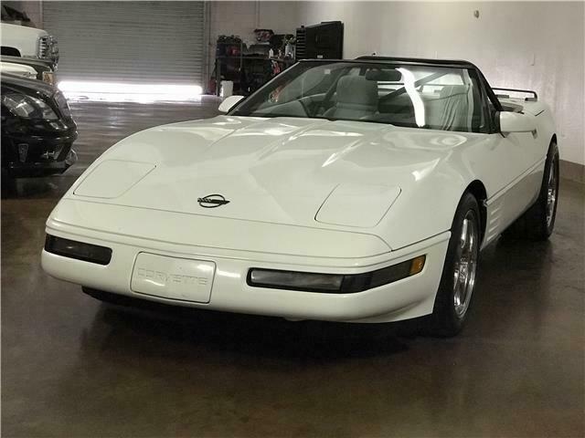 1992 White Chevrolet Corvette convertible