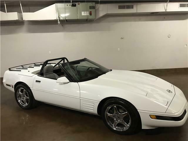 1992 White Chevrolet Corvette convertible