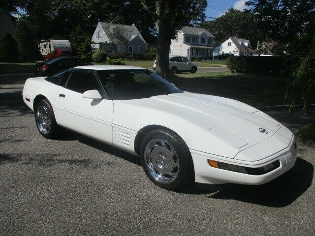 1992 White Chevrolet Corvette Hatchback
