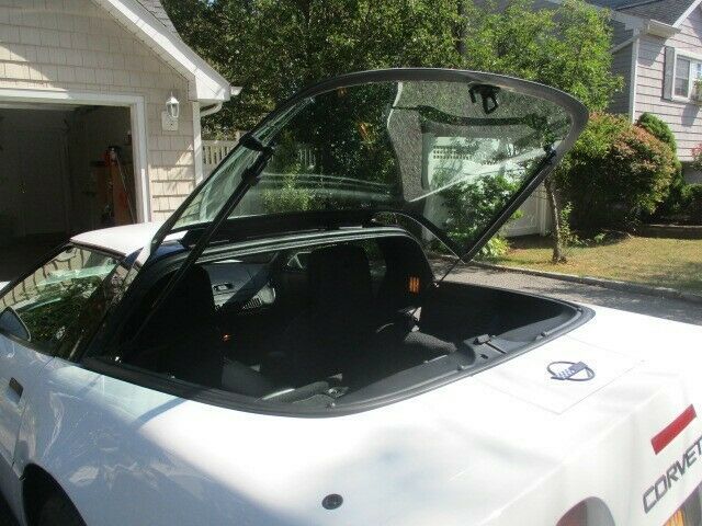 1992 White Chevrolet Corvette Hatchback