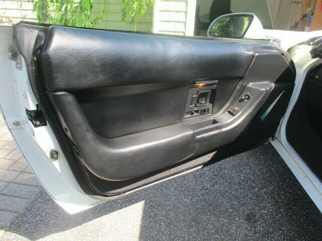 1992 White Chevrolet Corvette Hatchback