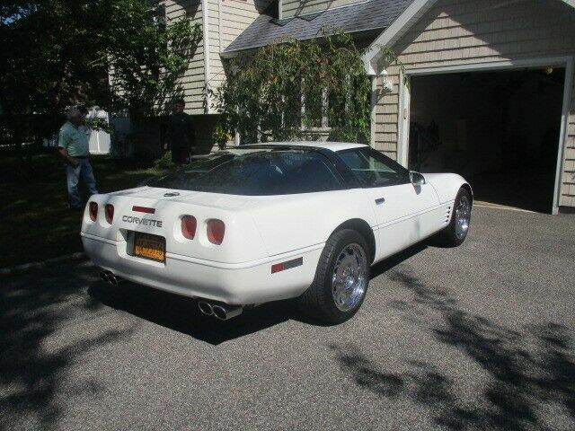 1992 White Chevrolet Corvette Coupe