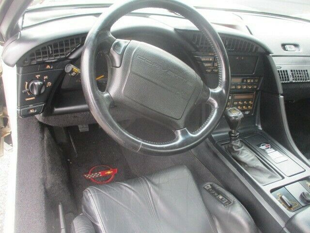 1992 White Chevrolet Corvette Coupe