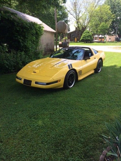 1992 Yellow Chevrolet Corvette Coupe