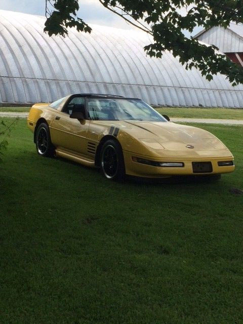 1992 Yellow Chevrolet Corvette Coupe