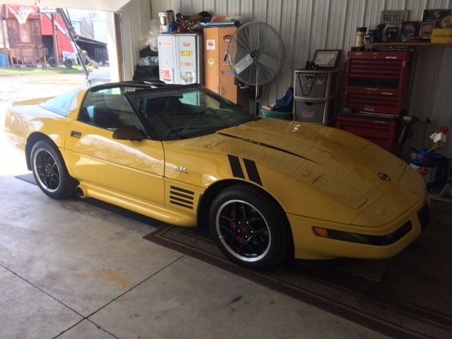 1992 Yellow Chevrolet Corvette Coupe