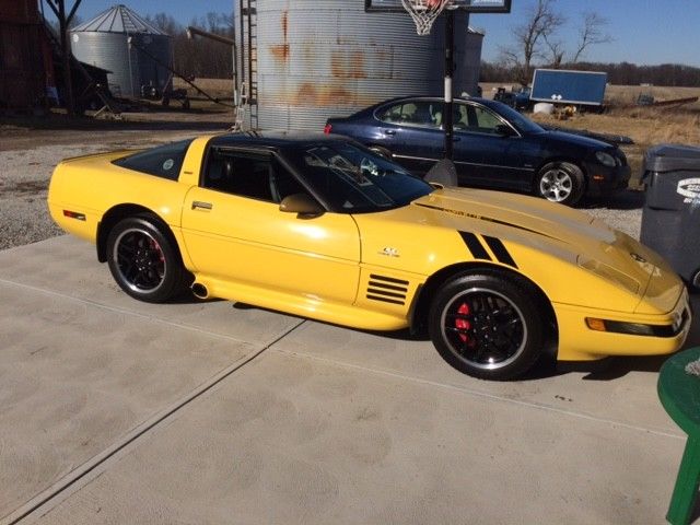 1992 Yellow Chevrolet Corvette Coupe