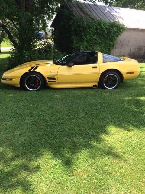 1992 Yellow Chevrolet Corvette Coupe