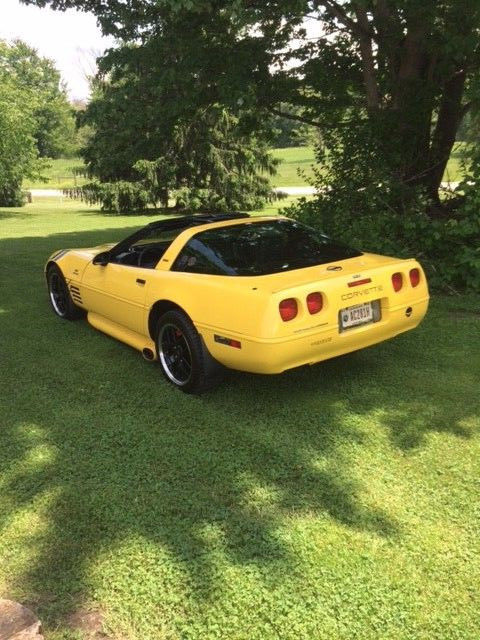 1992 Yellow Chevrolet Corvette Coupe